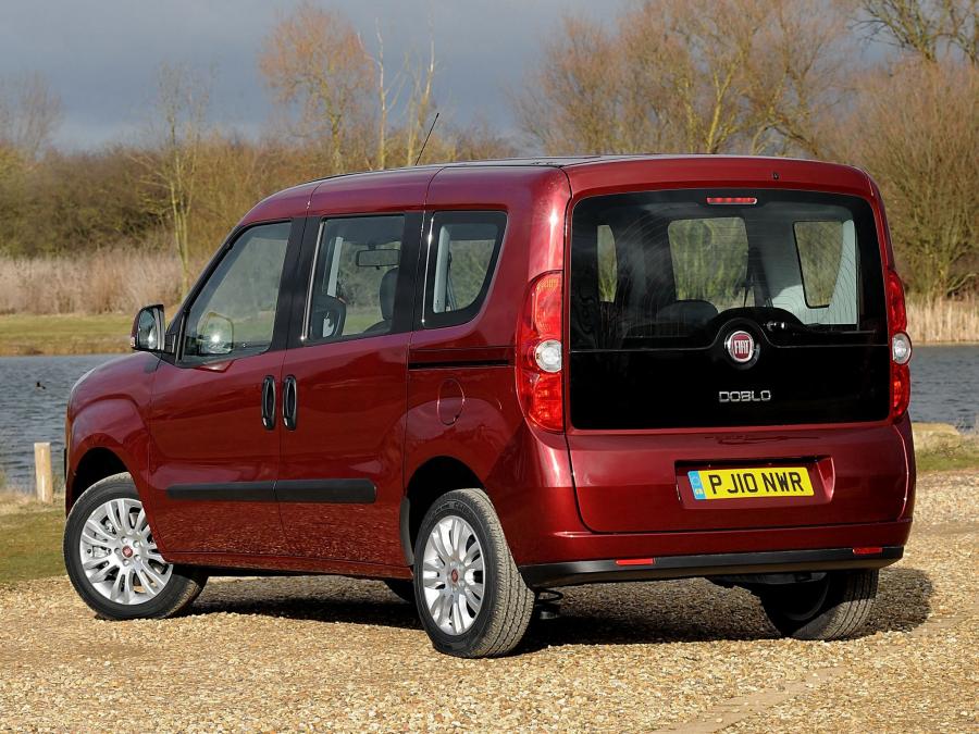  Fiat Doblo 2010 года  (UK) (фото 4 из 16)